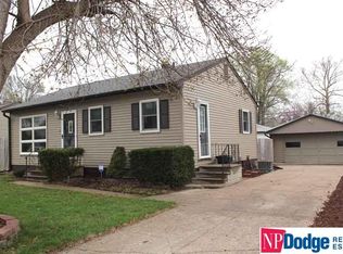 909 Hopkins Dr, Bellevue, NE 68005