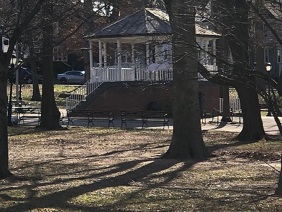 5th image of 329 Maine Ave