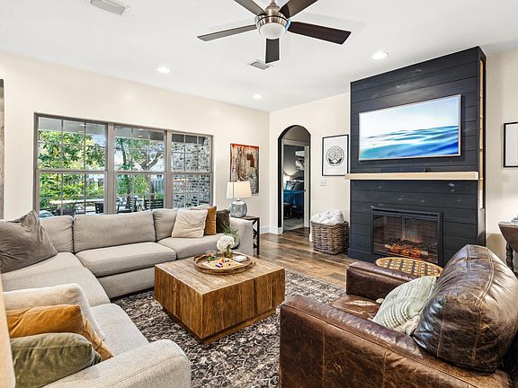 3rd image of 209 Forest Park Dr