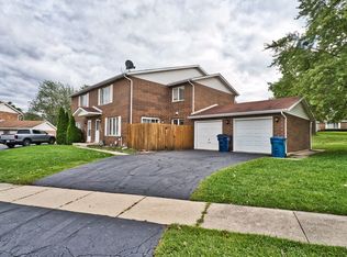 261 Paddock Cir, Glendale Heights, IL 60139