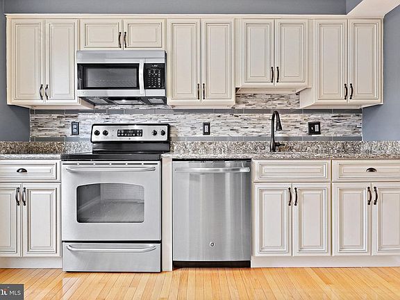 4th image of 9553 Cherry Oak Ct