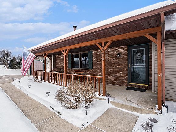 3rd image of 59690 Thornberry Ct