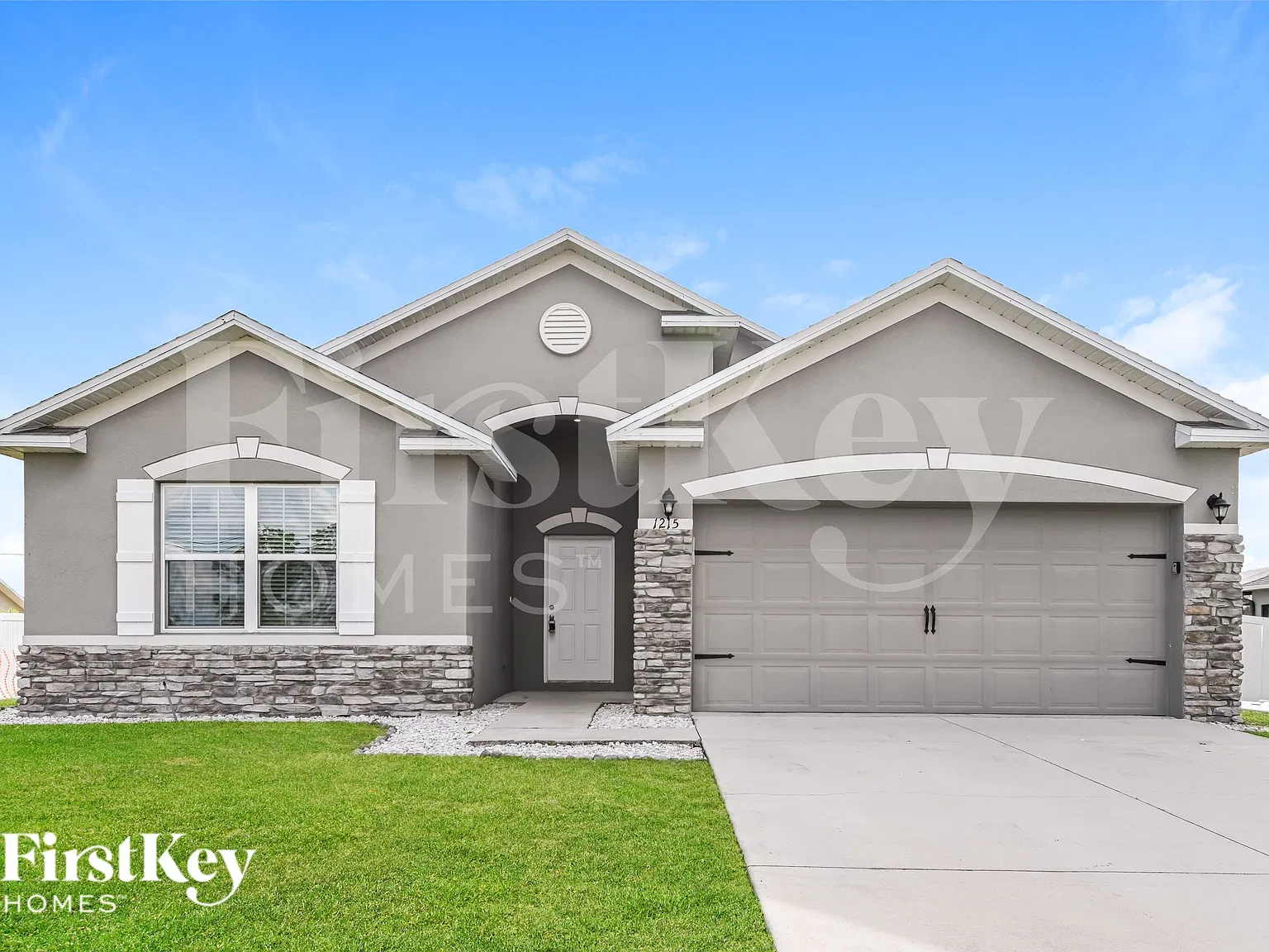 4 bed, 2.0 bath, 1877 sqft, $2,065 — Photo 1