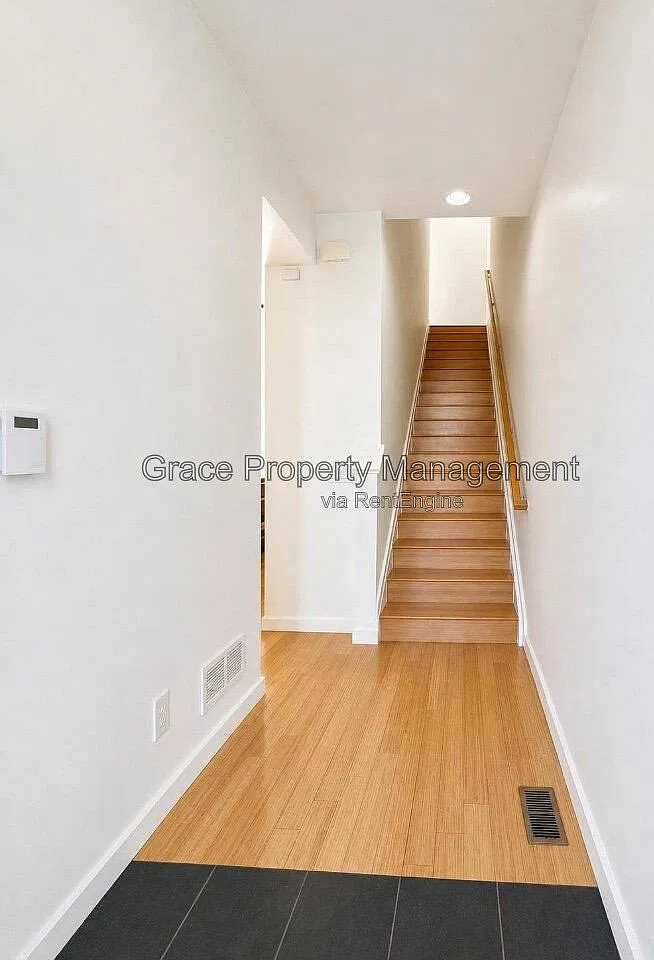 3 bed, 3.5 bath, 2318 sqft, $5,000 — Photo 2