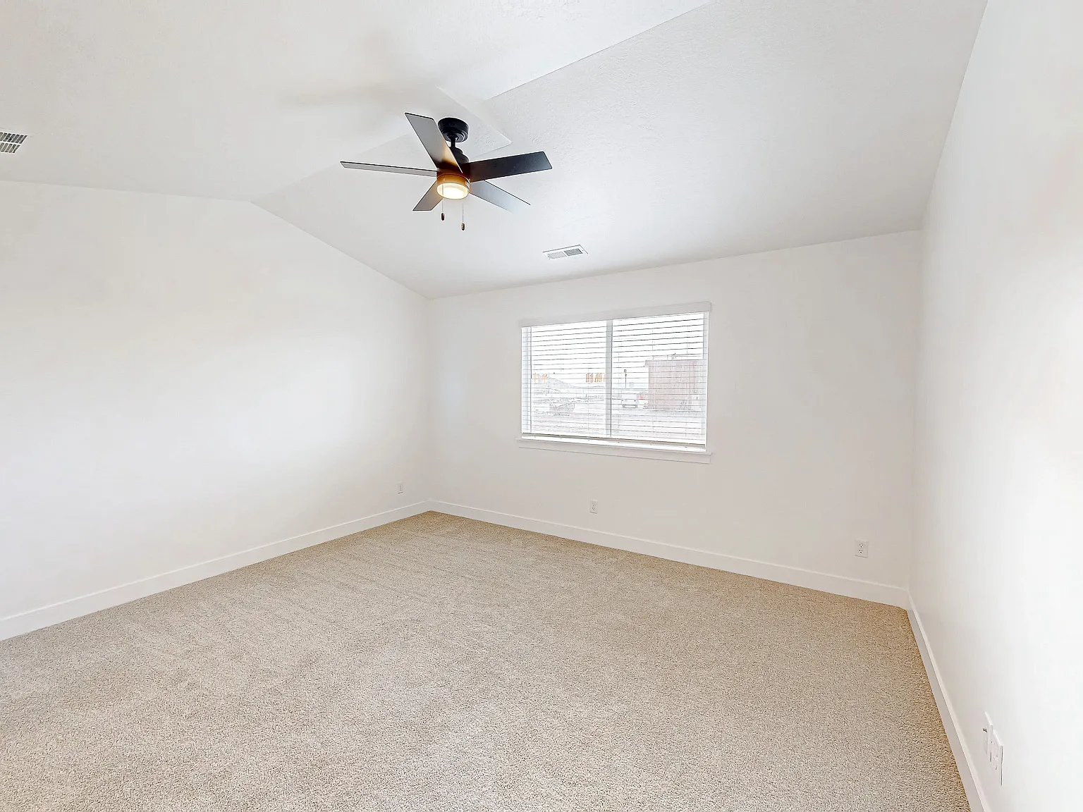 3 bed, 2.5 bath, 1980 sqft, $2,100 — Photo 2