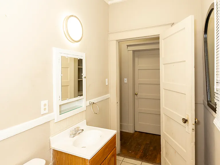 1011 Oakview St #1 — Photo 11