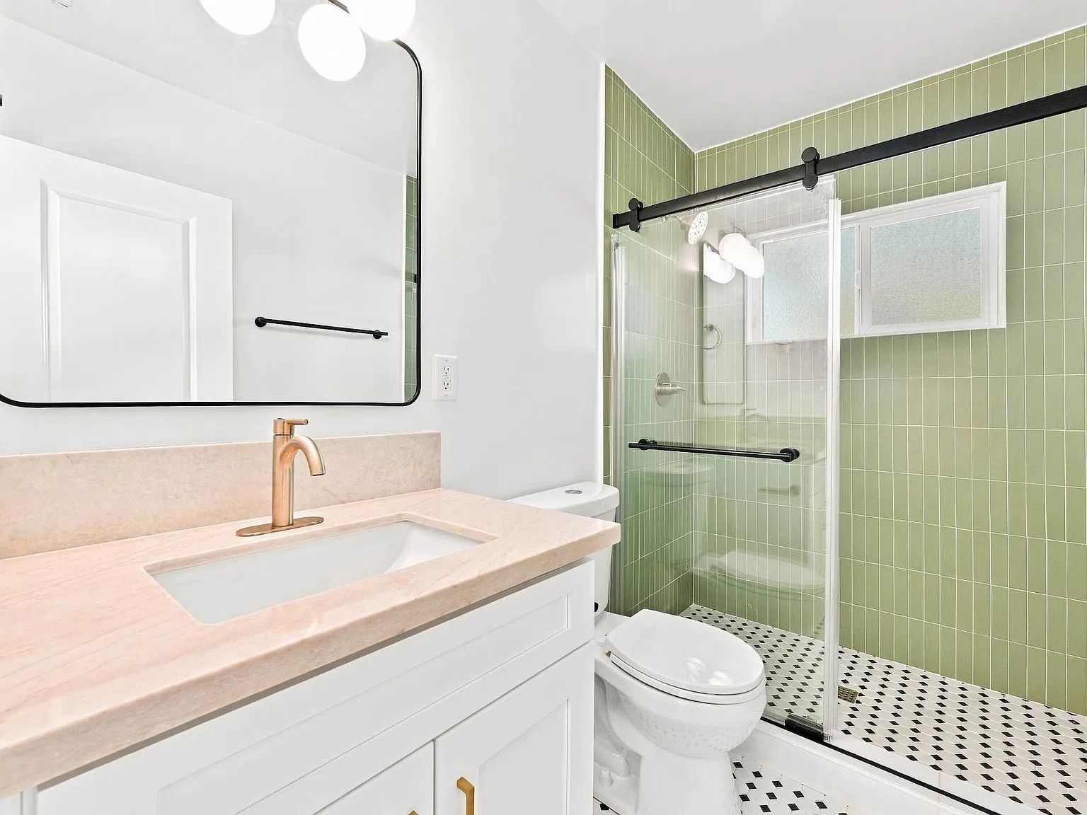 2 bed, 900 sqft, $3,975 — Photo 4