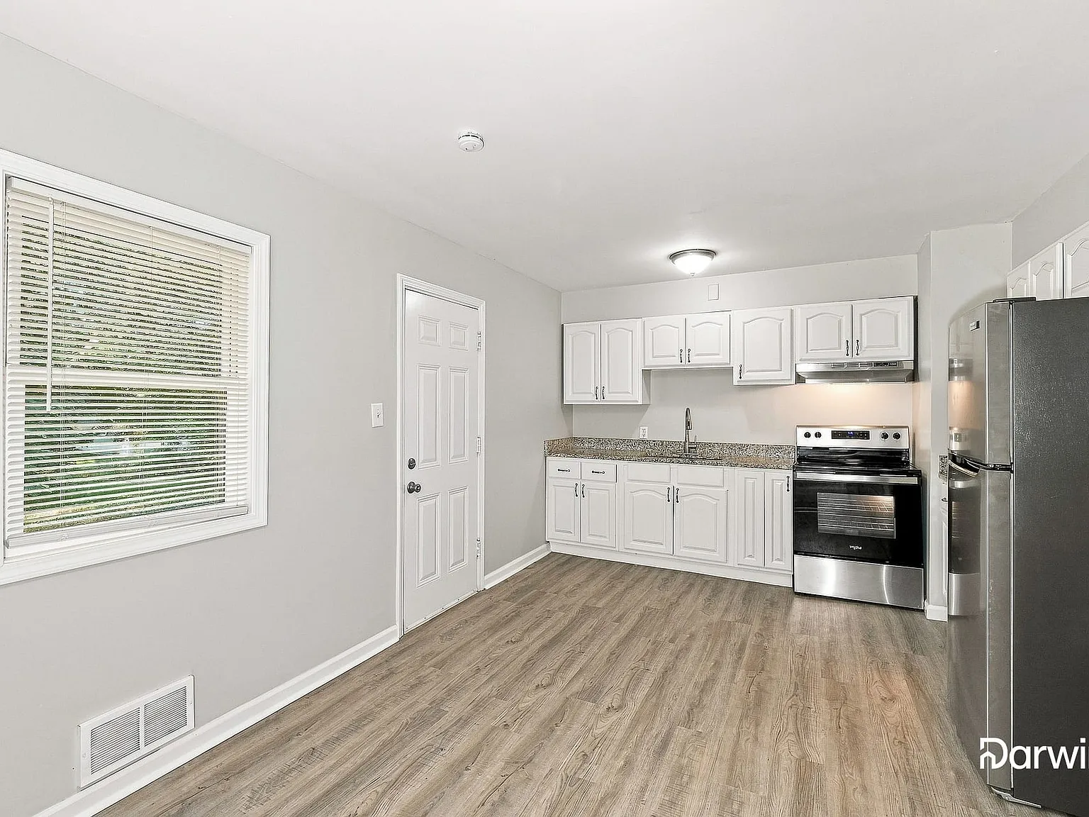 3 bed, 1.0 bath, 936 sqft, $1,375 — Photo 3