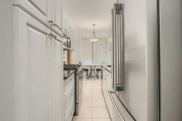 Sold by LARSEN REALTY LLC | media 32