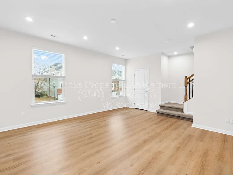 2620 Grantham Place Dr — Photo 8