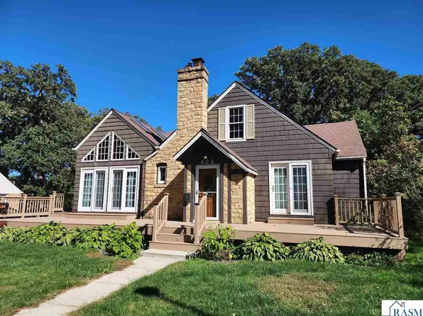 422 2nd St NE, Waseca, MN 56093
