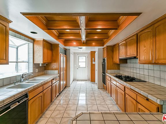 4th image of 3644 W 62nd St