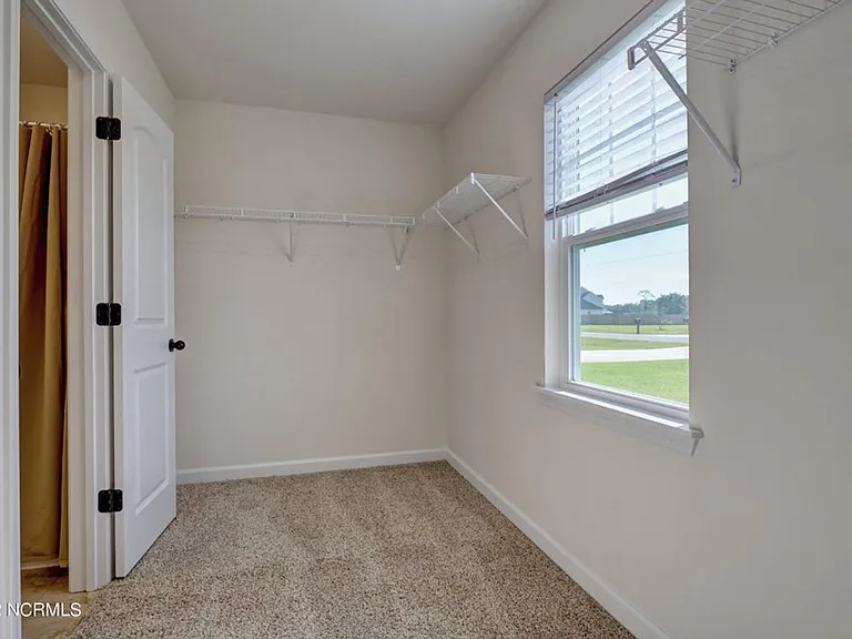 109 Easton Dr — Photo 21