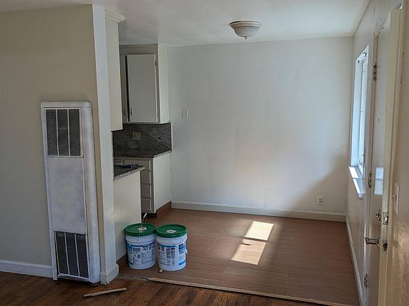 4th image of 3070 Moorpark Ave