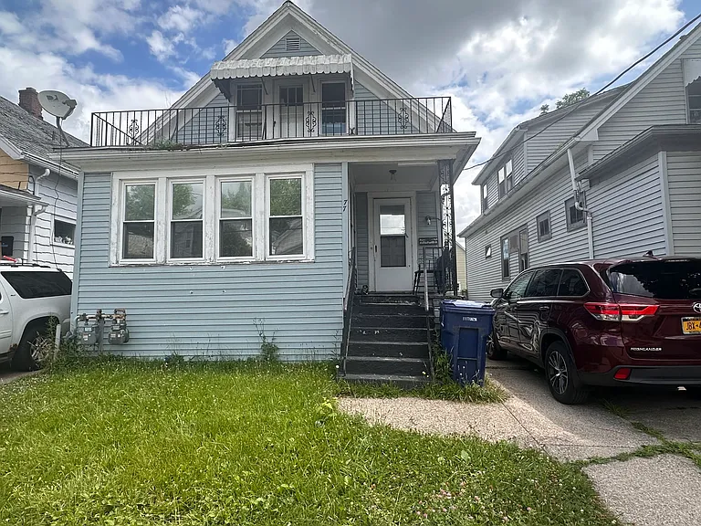 77 Hazelwood Ave #2 — Photo 1