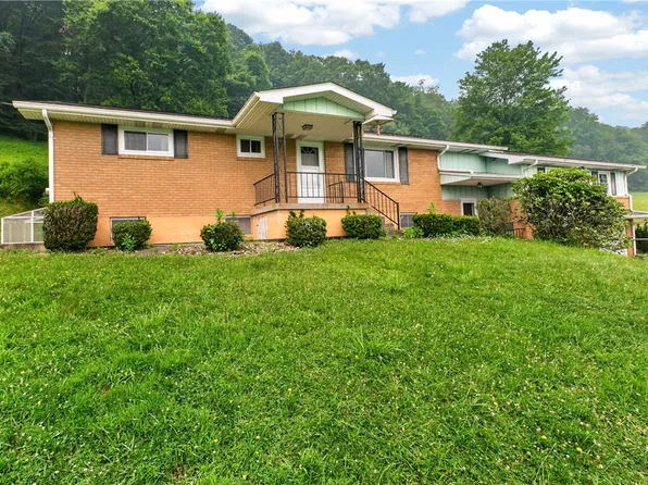 323 Albrights Lake Rd, Greensburg, PA 15601