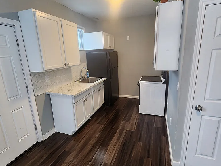 418 E Monroe St #1 — Photo 3