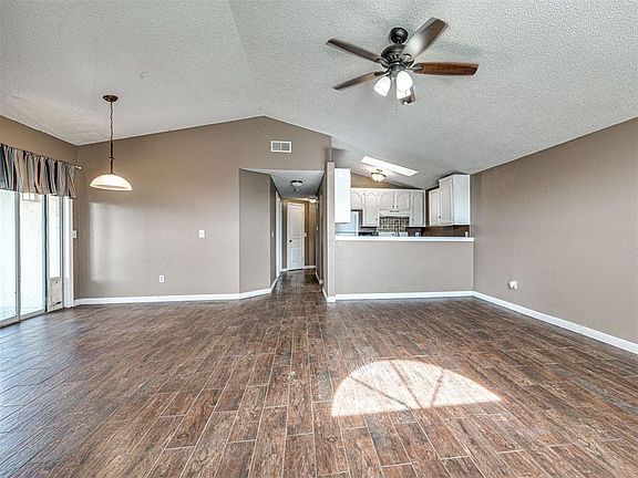3rd image of 2143 Lonnie Ln
