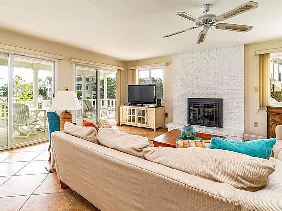 4th image of 5560 Asbury Ave APT 5560