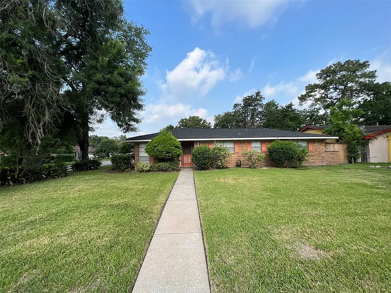 10503 Homestead Rd — Photo 2