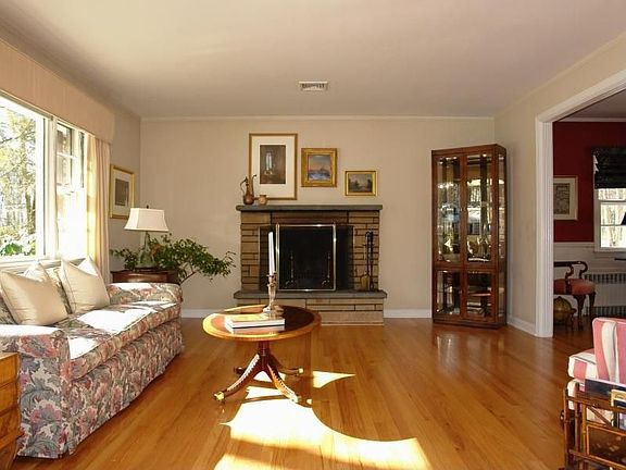 Sunny Living Rm w/WB Fplc