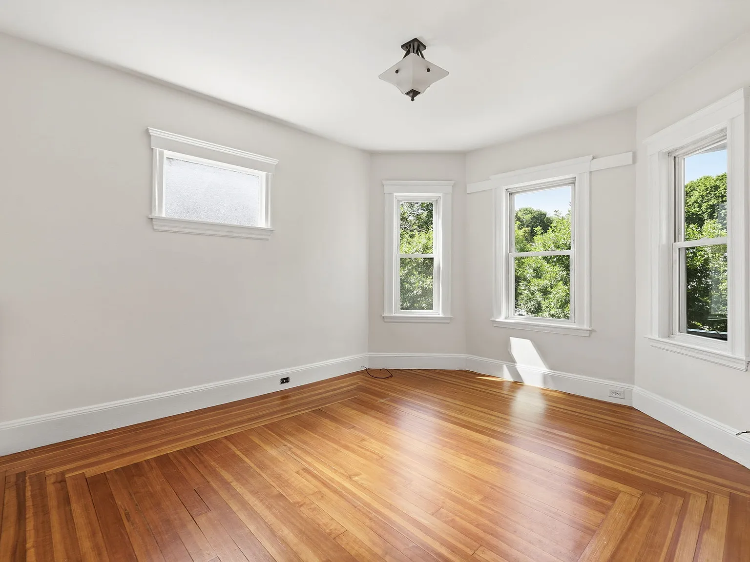 3 bed, 1088 sqft, $2,700 — Photo 4