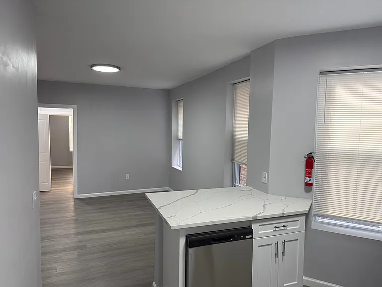 306 60th St #60 — Photo 9