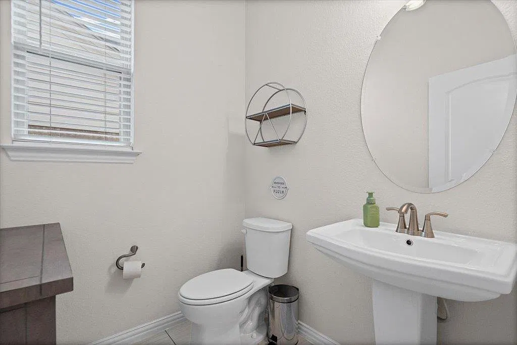3 bed, 2.5 bath, 1842 sqft, $2,450 — Photo 4