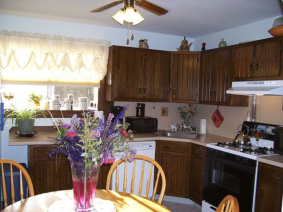5th image of 593 Karen Ln