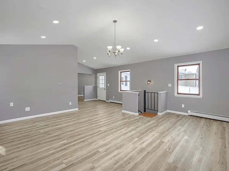447 Clove Rd — Photo 10