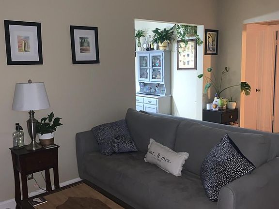 2nd image of 1601 Deerwood Ave