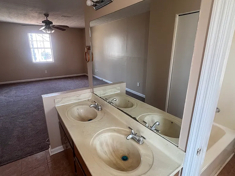 5355 Greenhedge Trl — Photo 12