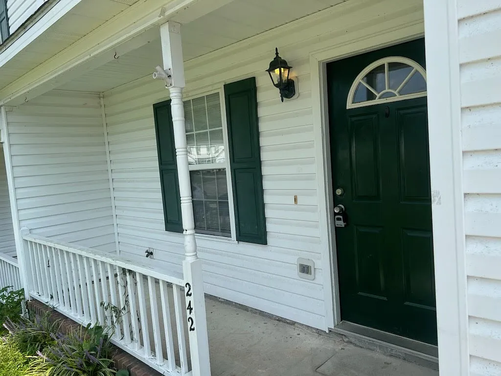 2 bed, 2.5 bath, 1152 sqft, $1,390 — Photo 2