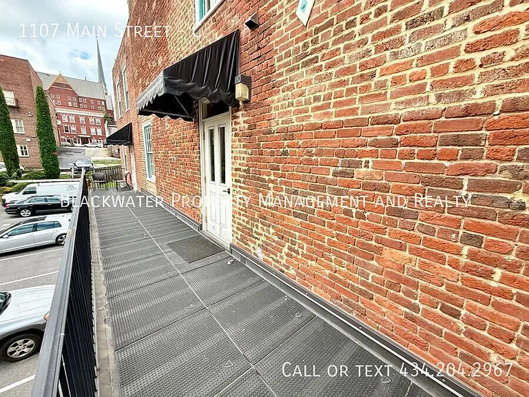 1107 Main St #C — Photo 11