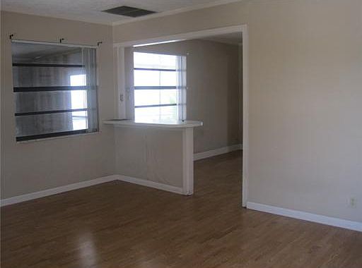3rd image of 5410 Parker Ave