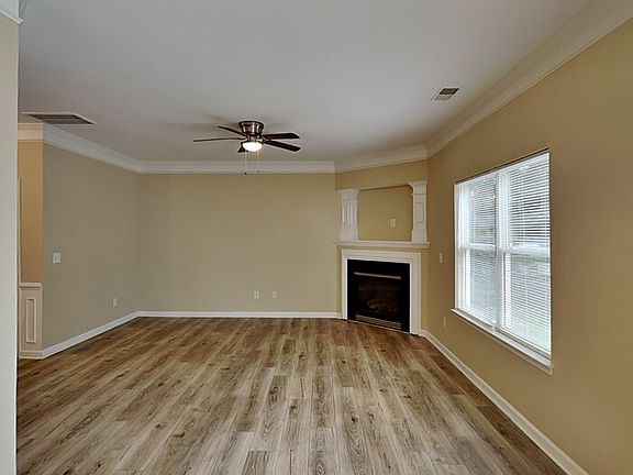 3rd image of 3849 Wingdale Ct