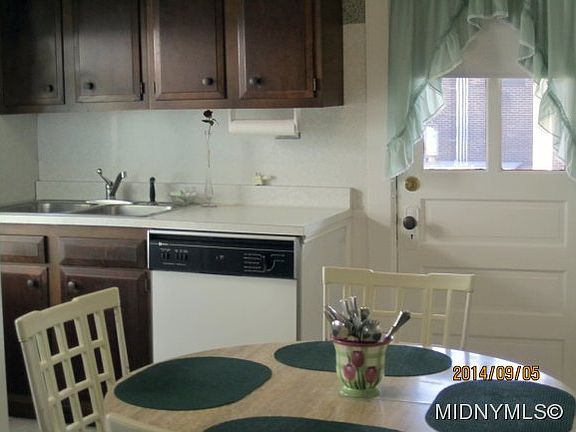 2nd image of 133 Loomis St