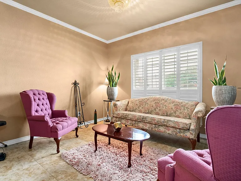 5815 Durango Dr — Photo 2