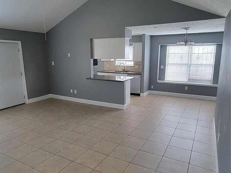 1919 Long Barrel Ln — Photo 3
