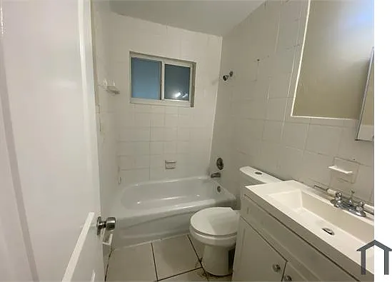 2208 NW 6th St #1 — Photo 4
