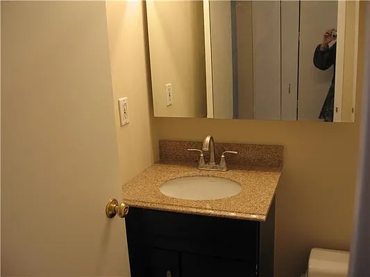 Rented by RELO REDAC INC. | media 3