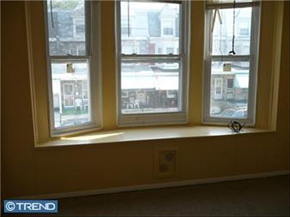 4th image of 543 Perry St