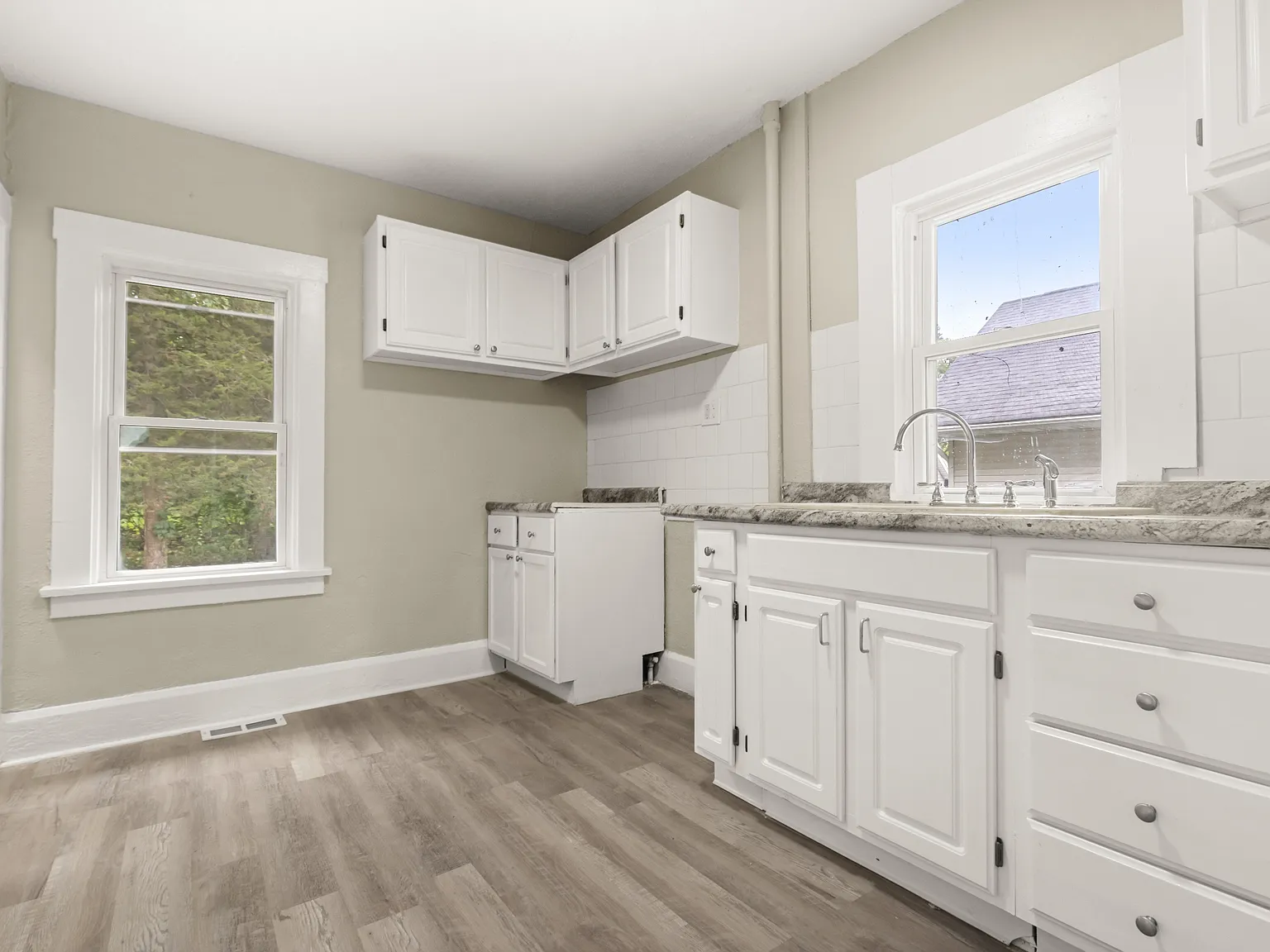 3 bed, 1100 sqft, $1,650 — Photo 2
