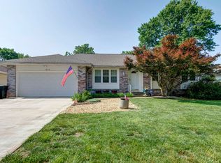 1614 W Katella St, Springfield, MO 65807