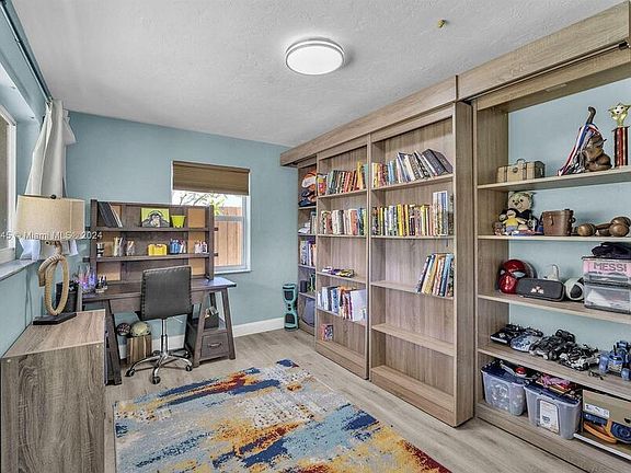 5th image of 223 NE 17th Ave #223