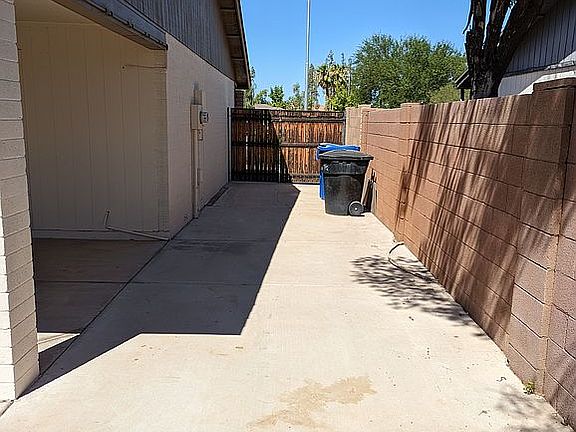 4th image of 705 W Kiva Ave