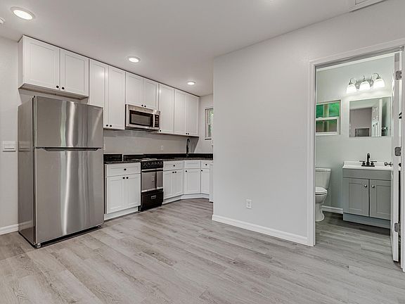 4th image of 2224 E Peachtree St