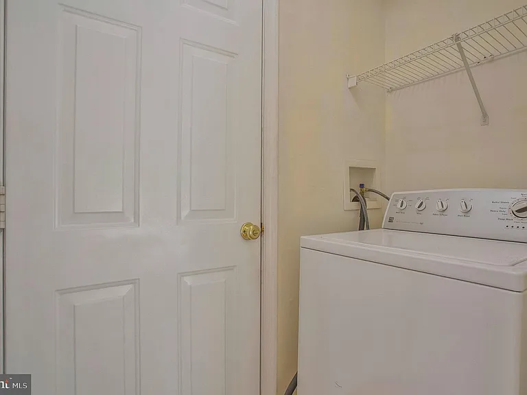 9112 Granite Ct — Photo 36