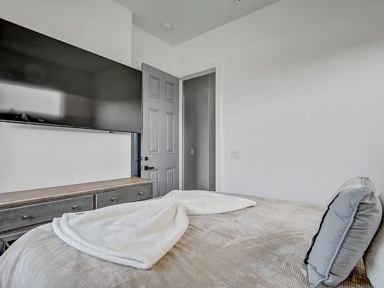 4703 Louis Ave #A — Photo 16