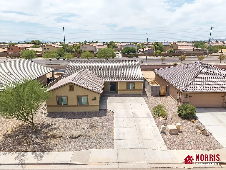 2577 N Agave Ln — Photo 2